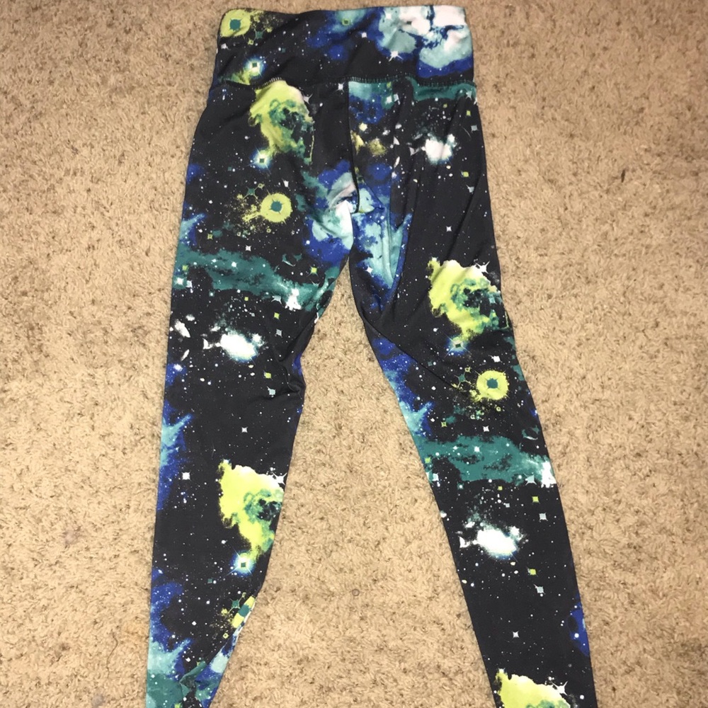 I’m selling these galaxy leggings! They are in a size small.
